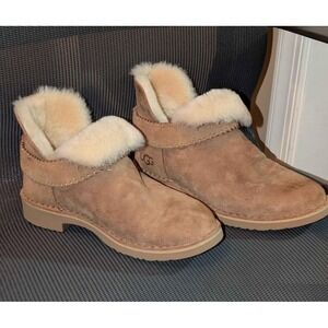 UGG McKay Ankle Boots Chestnut Suede Sheepskin Lined Cozy Winter Women's 7 EU 38